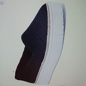Vince Camuto Relinsta black crocheted platform Espadrille flat sneaker 6.5 NEW…